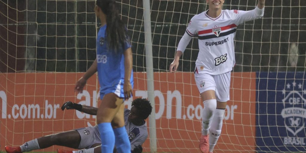 sao-paulo-goleia-para-assumir-3a-colocacao-do-brasileiro-feminino