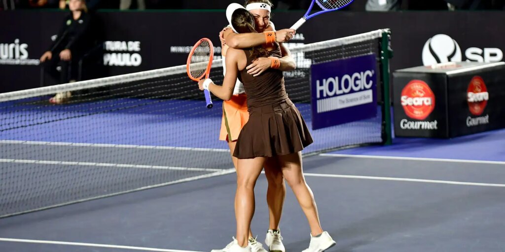 luisa-stefani-e-timea-babos-conquistam-titulo-de-duplas-no-sp-open