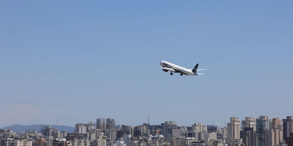 preco-medio-das-passagens-aereas-cai-20%-em-novembro