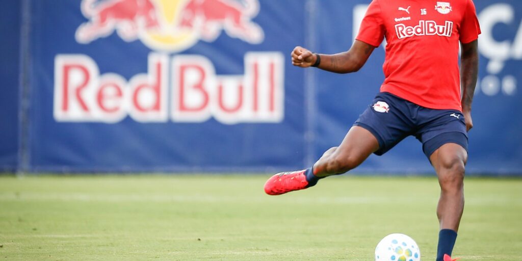 bragantino-multa-zagueiro-por-fala-machista-contra-arbitra