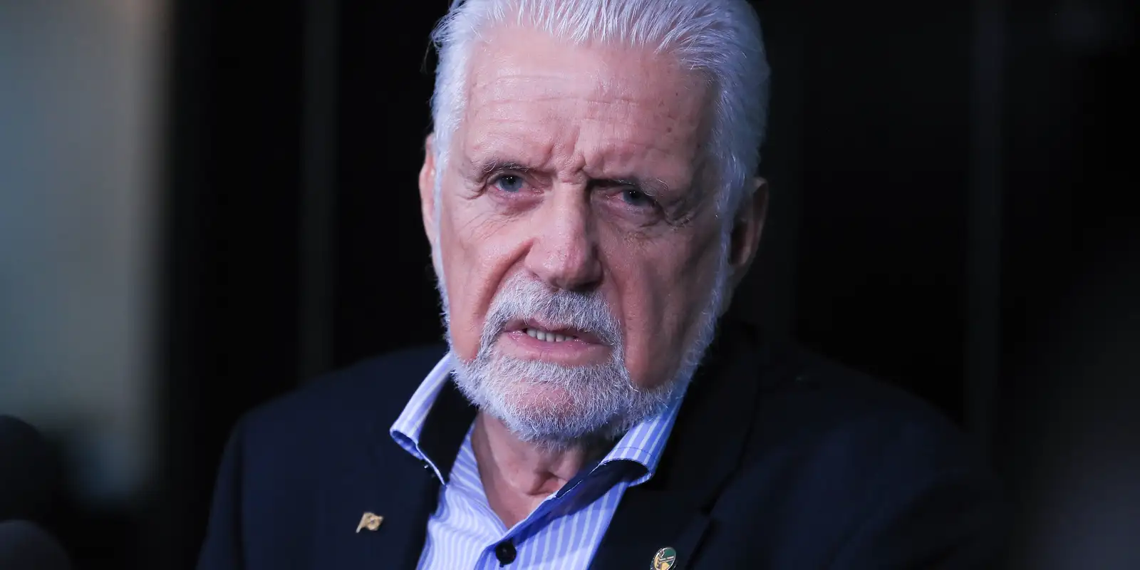 jaques-wagner-anuncia-saida-da-lideranca-do-governo-no-senado
