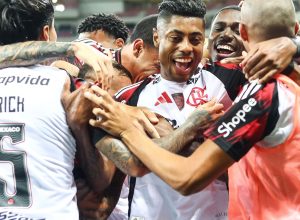 flamengo-goleia-sport-e-assume-lideranca;-palmeiras-derrota-santos