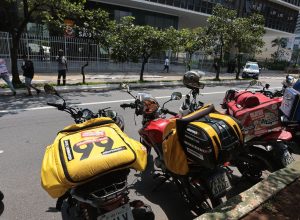 prefeitura-de-sp-regulamenta-mototaxi;-uber-e-99-apontam-ilegalidade