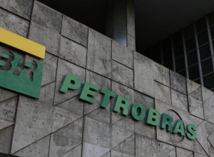 funcionarios-da-petrobras-entram-em-greve-por-tempo-indeterminado