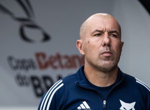 cruzeiro-anuncia-saida-de-leonardo-jardim-apos-reves-na-copa-do-brasil