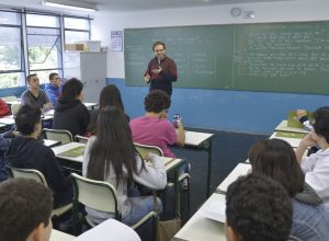 piso-do-magisterio-tem-reajuste-de-5,4%-e-vai-a-r$-5,1-mil-em-2026