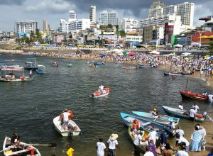 festa-de-iemanja-leva-milhares-de-pessoas-ao-rio-vermelho,-em-salvador