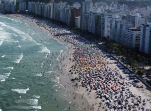 sp:-defesa-civil-emite-alerta-extremo-de-temporal-no-guaruja