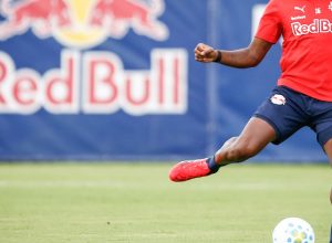 bragantino-multa-zagueiro-por-fala-machista-contra-arbitra