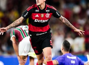 com-dois-gols-de-pedro,-flamengo-vence-fluminense-pelo-brasileirao