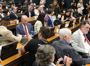 pedido-de-vista-adia-votacao-da-pec-do-fim-da-6×1-na-ccj-da-camara