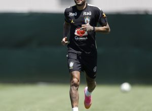 para-“otimizar”-recuperacao,-neymar-esta-fora-do-jogo-contra-o-haiti