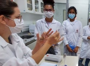 inscricoes-para-o-programa-futuras-cientistas-vao-ate-6-novembro