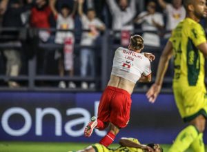 pitta-marca-e-deixa-bragantino-na-vice-lideranca-do-brasileiro