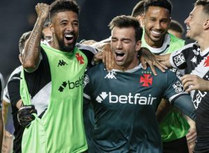 vasco-supera-operario-nos-penaltis-e-segue-vivo-na-copa-do-brasil