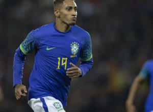 raphinha-e-vinicius-junior-sao-indicados-ao-premio-bola-de-ouro
